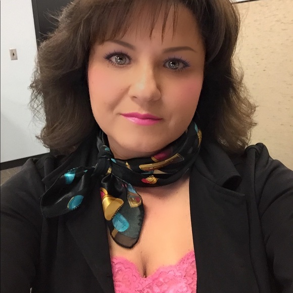 Meet your Posher, MaryEllen - Picture 3 of 4